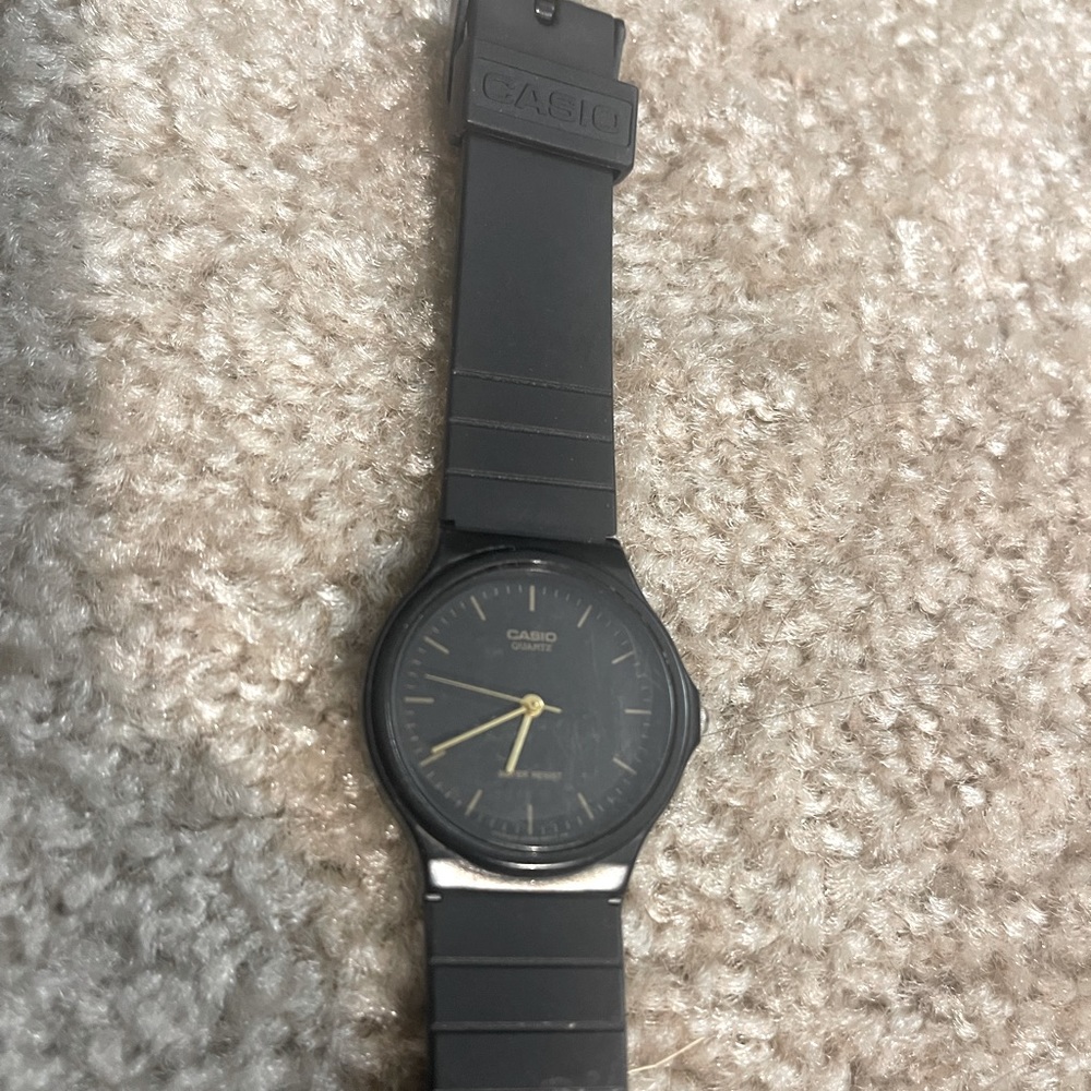 CASIO rubber band watch black face